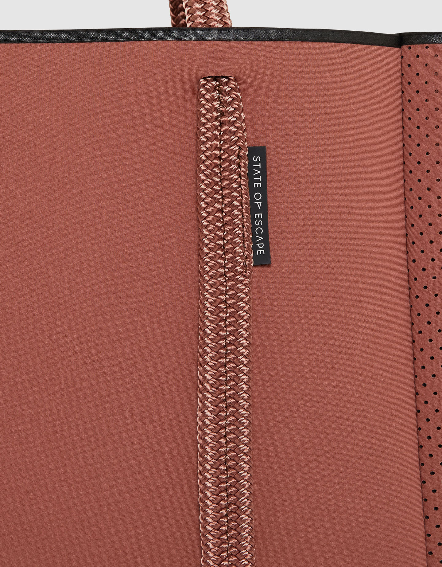 軽さが魅力のブランドカジュアルバッグは、ステートオブエスケープのSatellite