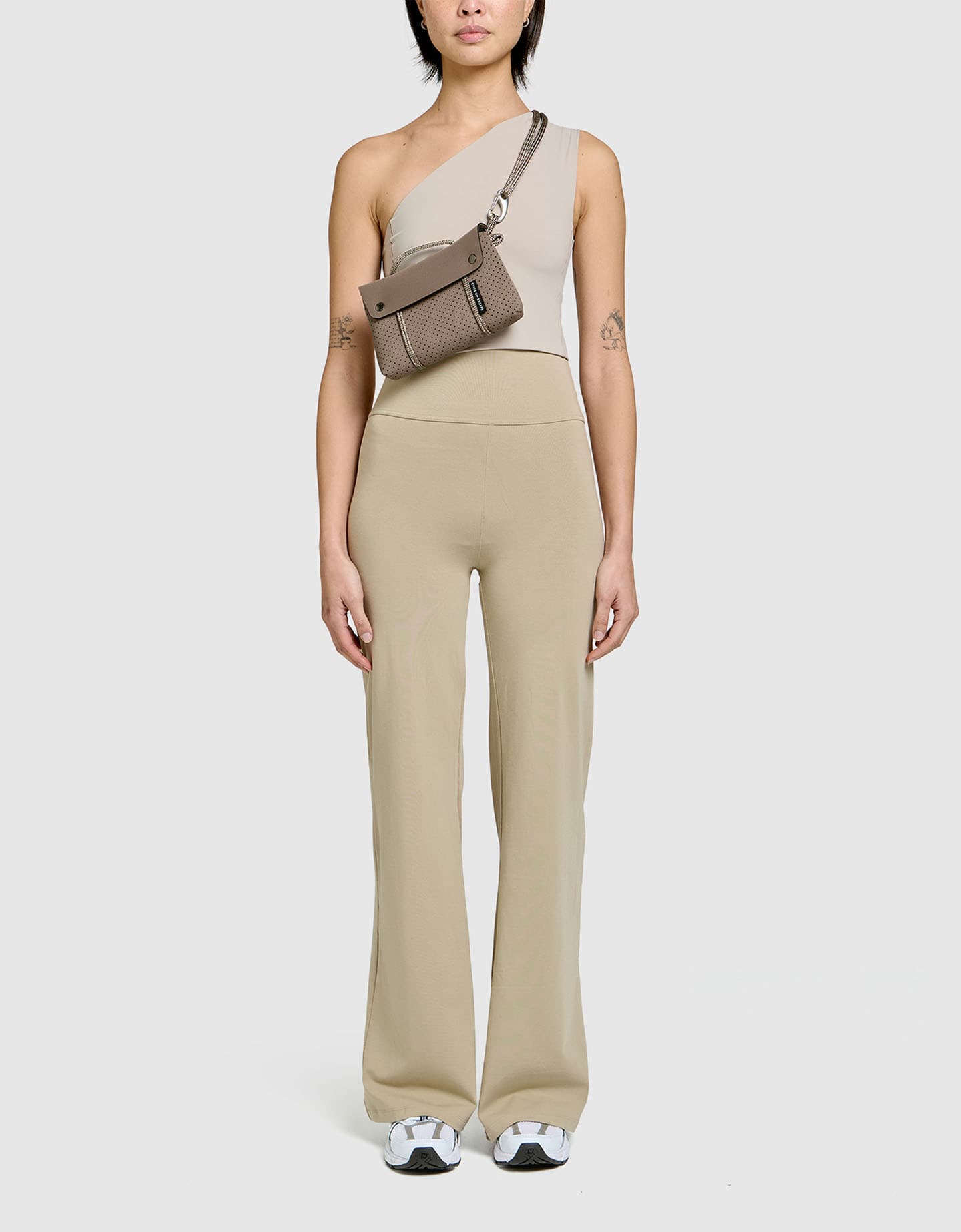 【COMING SOON】コンパスキット　クロスボディ　ウッドスモーク