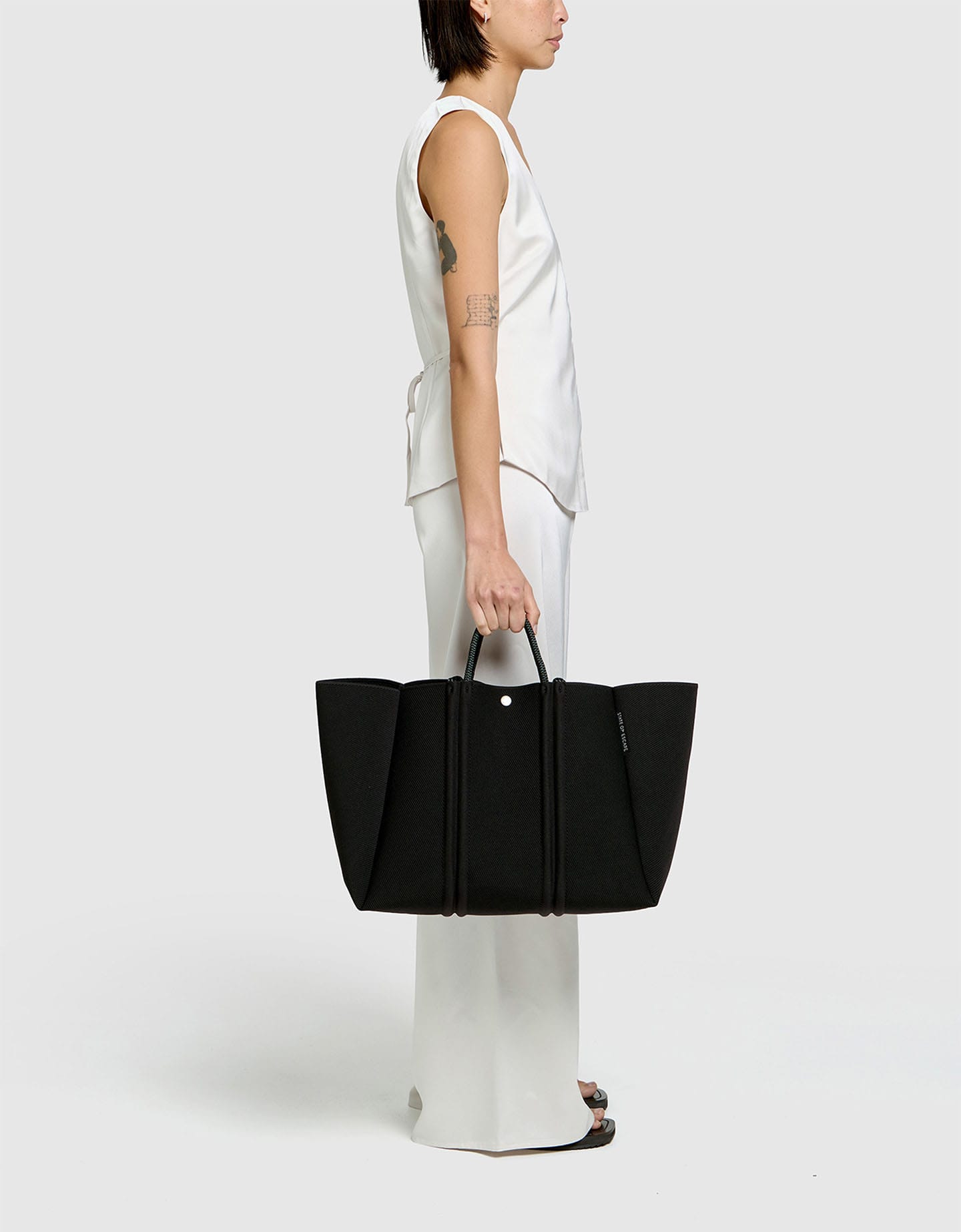 【COMING SOON】メリディアン　ラージ　トート　ブラック