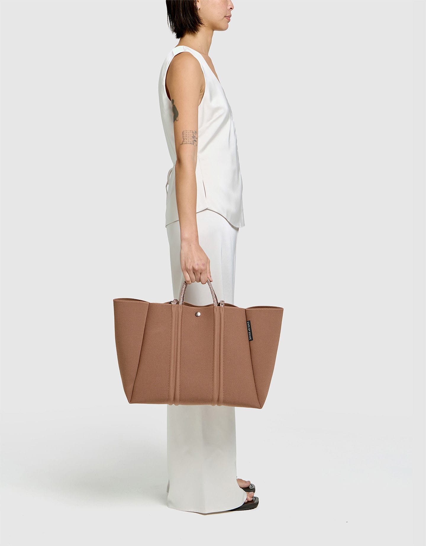 【COMING SOON】メリディアン　ラージ　トート　ヘーゼルナッツ